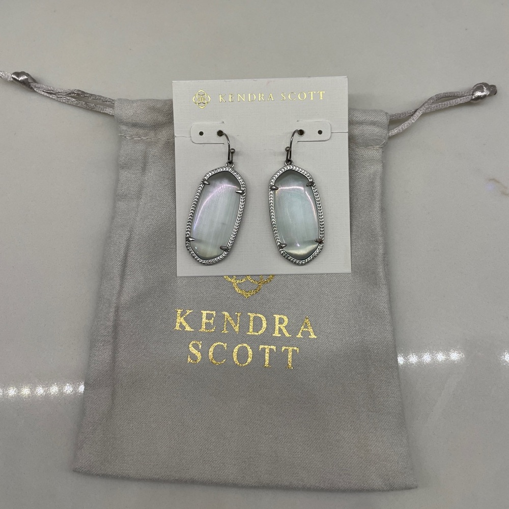 Kendra Scott Elle earrings in silver and gray iridescent